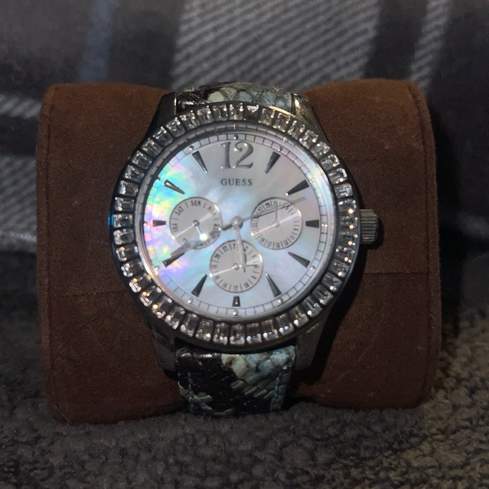 Women’s GUESS WATCH